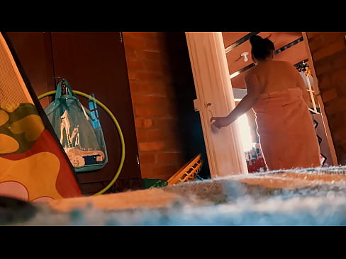 ❤️ Nwanne nna m na-eso m banye na mmiri ịsa ahụ, ọ na-akparị m ka m na-asa ahụ. Mmekọahụ mara mma na%ig.mypornpics.ru ️❤